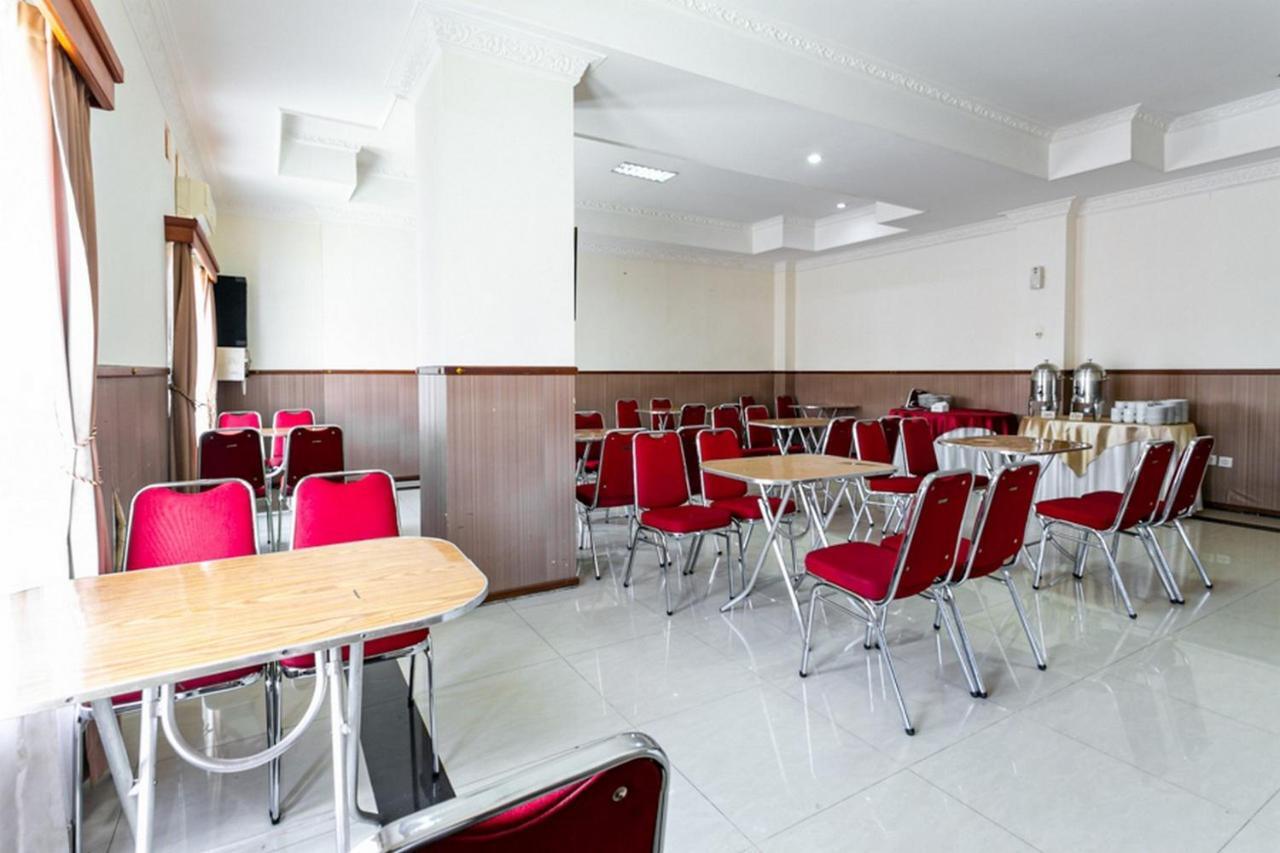 Reddoorz Plus Near Alun Alun Karanganyar Surakarta  Экстерьер фото